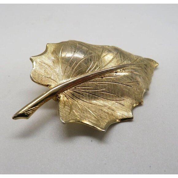 Vintage Leaf Brooch 2" Gold Tone Pin Realistic Stem Veins Autumn - Picture 2 of 11